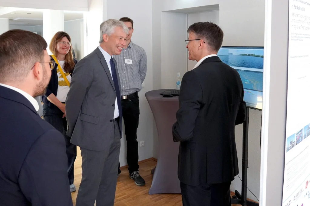 Steffen Bilger im Gespräch mit Tim Kraemer, Geschäftsführer der F&E GmbH und Projektlead bei CAPTN.